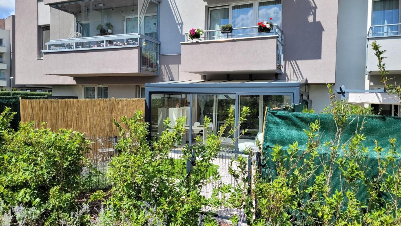 - Letnany 178 Zimni Zahrada Прага
